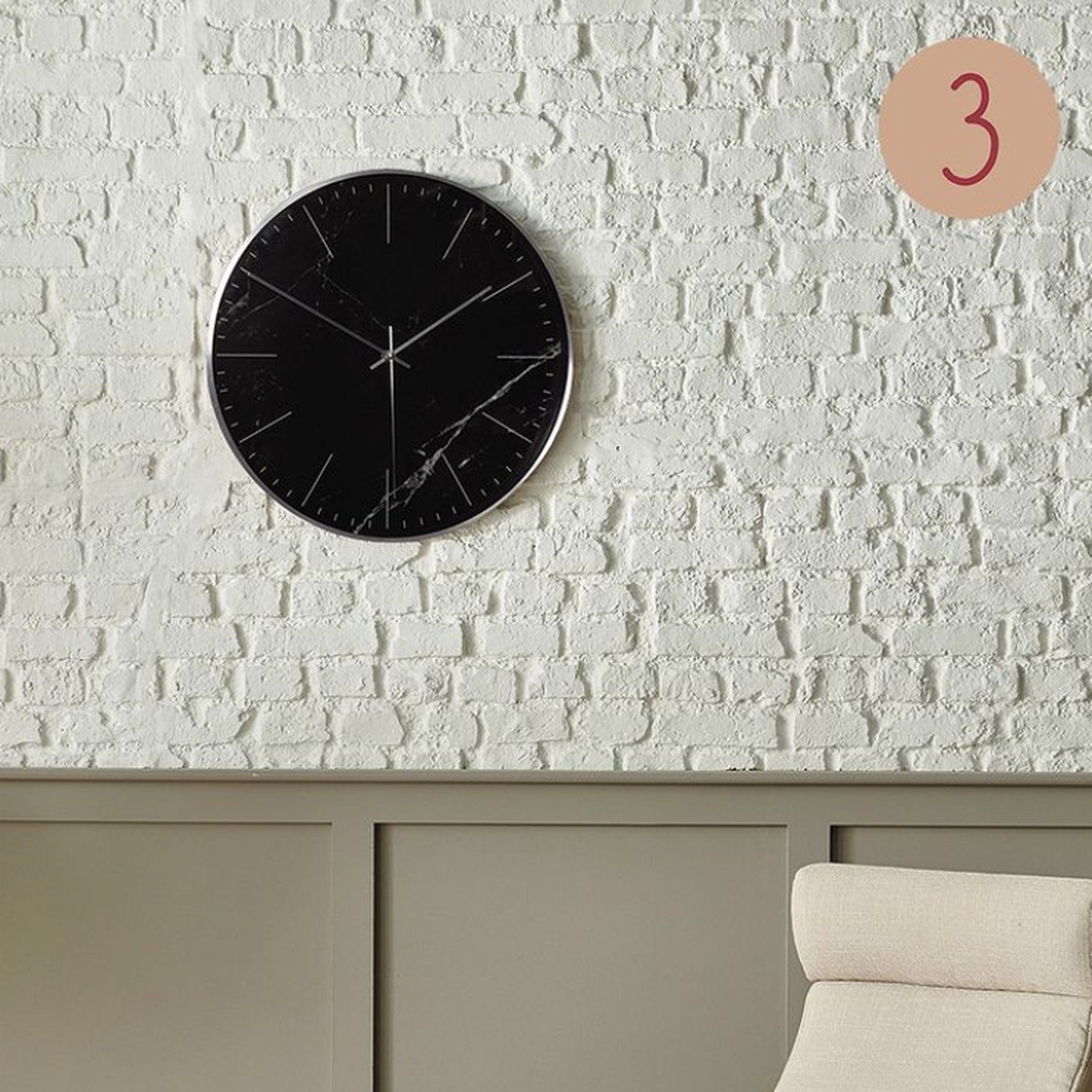 Número 3 del calendario de advineto. Detras de esa bola de navidad estará el artículo QeChic