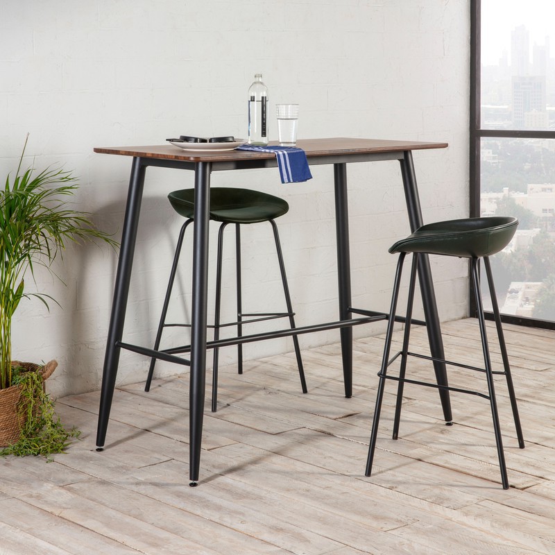 Tables hautes et tabourets. Le couple parfait