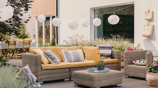 Έπιπλα κήπου για το καλοκαίρι