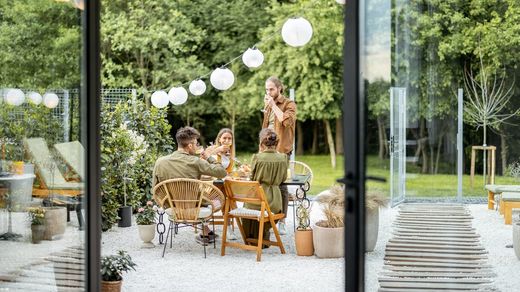 Bli den perfekta värden med våra trädgårdsmatsalsset