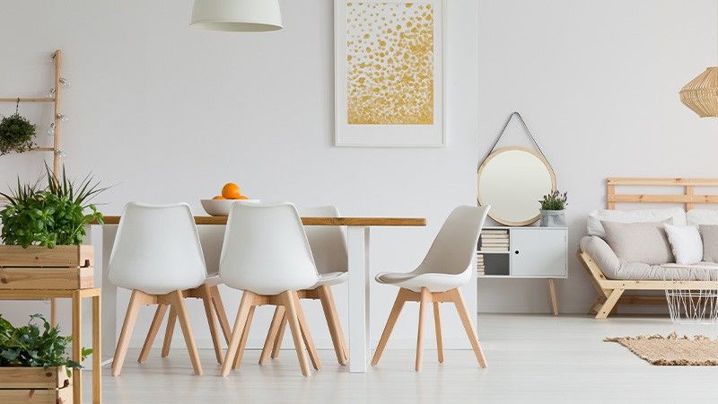 Wie wählt man die Farbe der Esszimmerstühle aus?