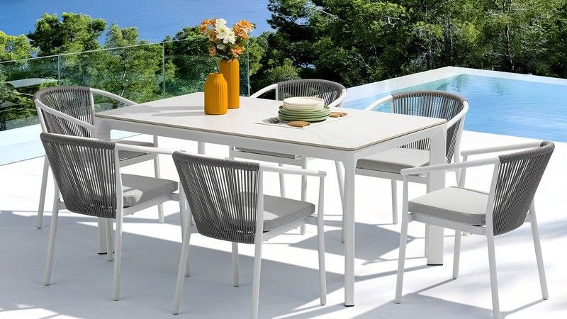 Gartenstühle: Stile und Materialien