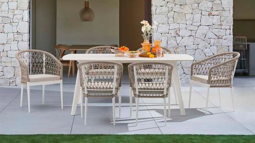 Καλύτερο Υλικό για Έπιπλα Εξωτερικού Χώρου: Οδηγός για την Επιλογή του Ιδανικού