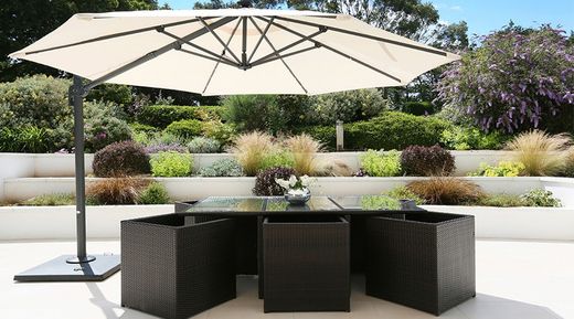 Προστατευτείτε από τον ήλιο με τις πιο κομψές ομπρέλες του καλοκαιριού