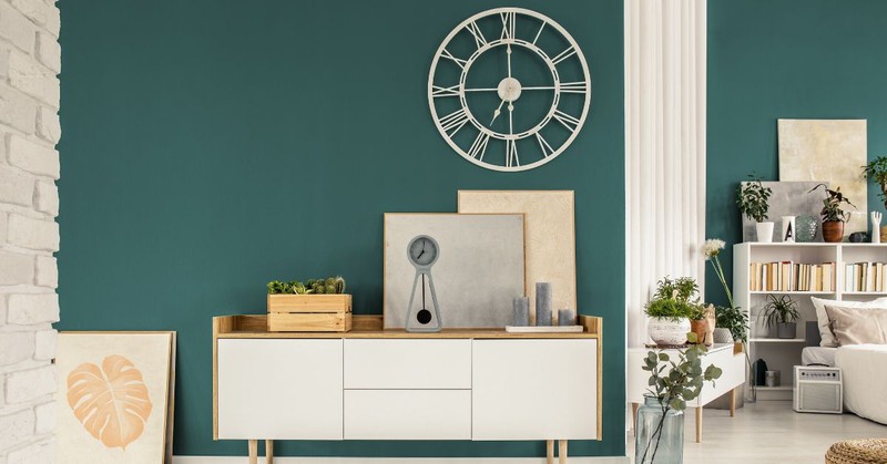 How to decorate with wall clocks?