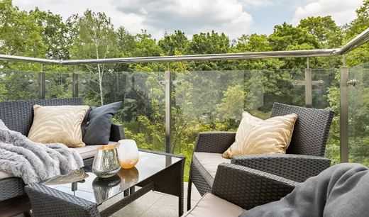 Πώς να δημιουργήσετε μια γωνιά χαλάρωσης στη βεράντα σας