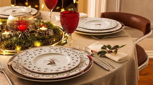 How to decorate a Christmas table on a budget