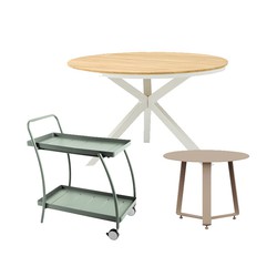 Τραπέζια και καρέκλες