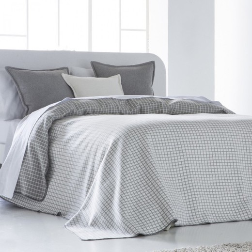 Grey and white knitted blanket | Nature 23