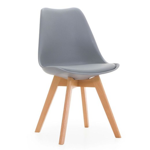 Ljusgrå stol av polypropen med kudde och ben i bokträ 47,5 x 45 x 81 cm