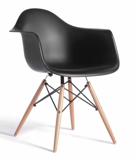 Black polypropylene chair and beech wood legs 67 x 57.5 x 82.5 cm