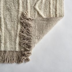 Yerah wool rug in cream, 200 x 300 x 1 cm
