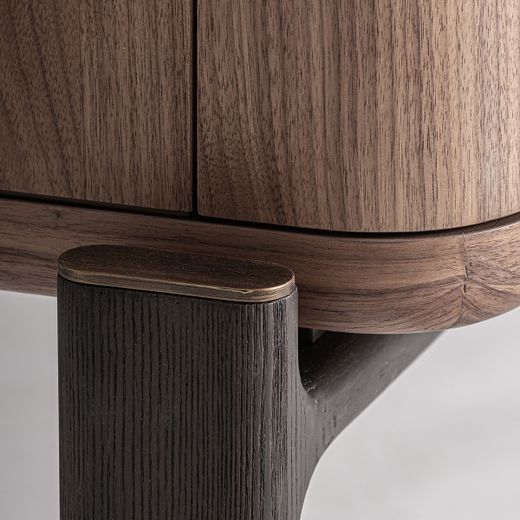 Aparador alto de madera en marrón y negro, 110 x 47 x 150 cm | Saillon