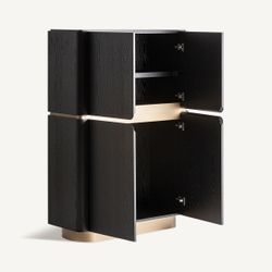 Aparador alto de madera en negro y dorado, 110 x 43 x 154 cm | Prayon