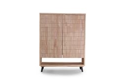 Aparador alto de madera en roble nordish y negro, 120 x 40 x 156 cm | Berg