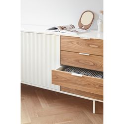 White and light oak wood sideboard, 159.2 x 47 x 79.6 cm | Sierra