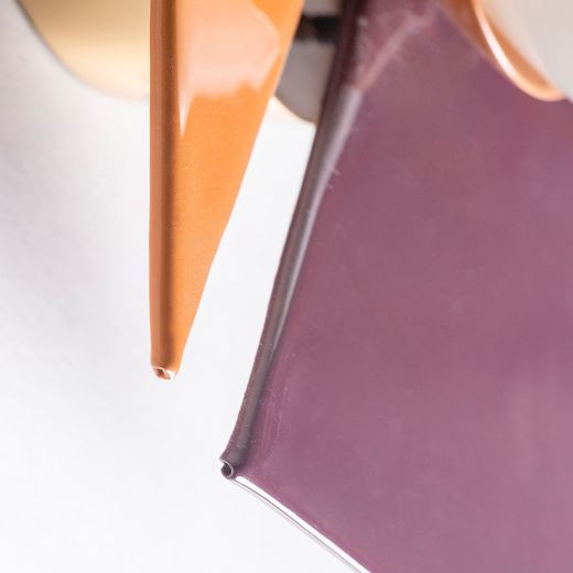 Aplique de metal en morado y amarillo, 17 x 16 x 28 cm | Cernia