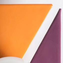 Aplique de metal en morado y amarillo, 17 x 16 x 28 cm | Cernia