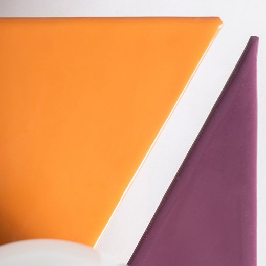 Aplique de metal en morado y amarillo, 17 x 16 x 28 cm | Cernia