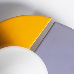 Aplique de metal en morado y amarillo, 31 x 18 x 31 cm | Niza