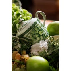 Antiek groen en wit porseleinen suikerpotje, 16,4 x 10 x 11 cm | De betekenis