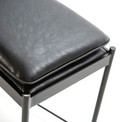 Banco de polipiel y metal negro, 132 x 33 x 48 cm