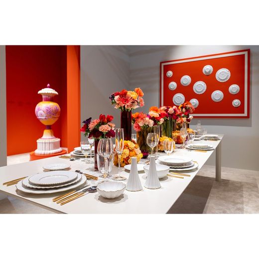 Porcelain bowl in white and gold, 12.8 x 12.8 x 4.6 cm | 200 Years