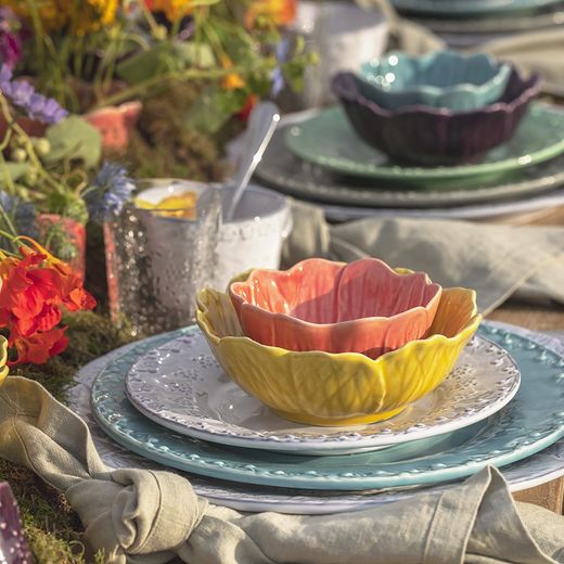 Small earthenware bowl in coral, 12.4 x 12.4 x 5.7 cm | Flora