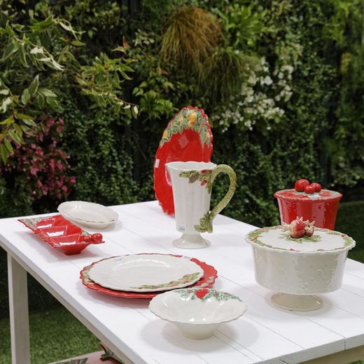 Hvid og flerfarvet slikskål/terrin i lertøj, Ø 24,8 x 20 cm | julekrans