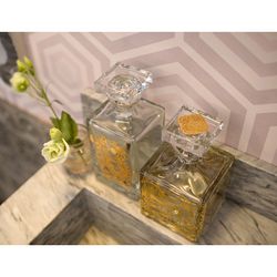 Transparent and gold-plated Mono glass and gold whiskey bottle, 9.5 x 9.5 x 23 cm | Golden