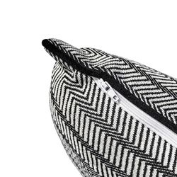 BREDA | Coussin imprimé lignes en zigzag noir et blanc 60 x 60 cm