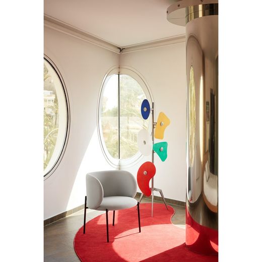 Light grey fabric and metal armchair, 65 x 60 x 74 cm | Mogi