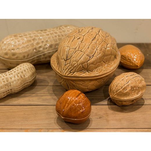 Hazelnut earthenware box, 11.3 x 10.7 x 10.5 cm | Nuts
