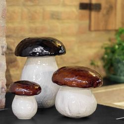Grote aardewerken doos in beige en bruin, 16,5 x 16,5 x 27 cm | paddestoelen