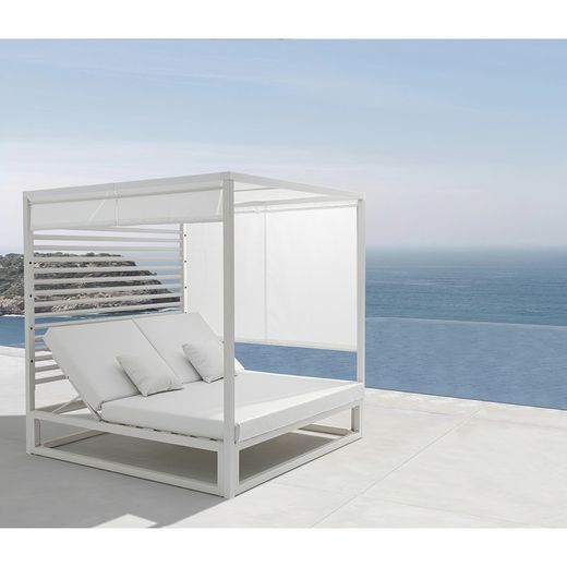 Balinees aluminium en stoffen bed in wit, 198 x 198 x 200 cm | Edna lama's