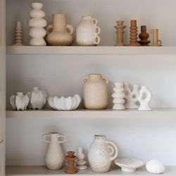White ceramic candle holder, 10.5 x 7 x 17.5 cm | Kea