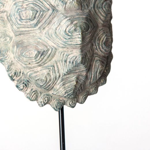 Concha de tartaruga2 em resina cinza/preta, 19x14x45 cm.