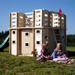 Casita infantil con forma de castillo hecha de madera en color natural, 423x194x19 cm | Lucca