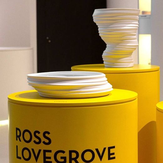 White porcelain centerpiece, 47.3 x 44.5 x 11.5 cm | Vortex