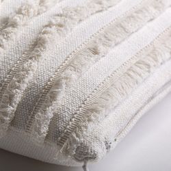 ZAHARA Wit katoenen kussen met franjes, 45x10x45 cm.