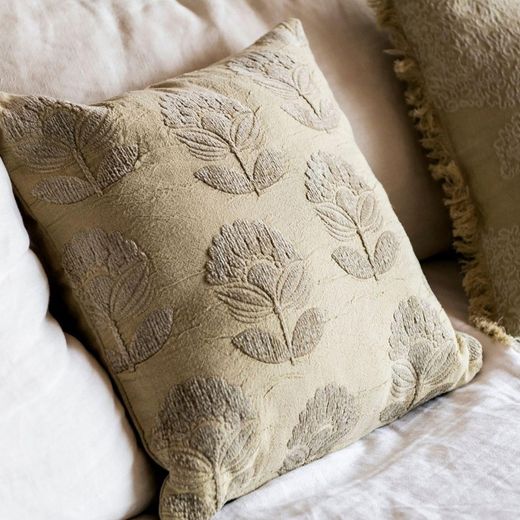 Beige katoenen kussen, 45 x 45 x 10 cm | Dahlia