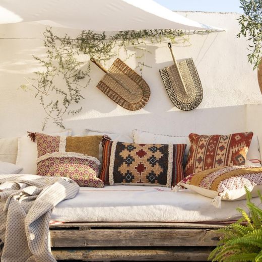 Coussin en coton multicolore, 45 x 45 x 10 cm | Cassie