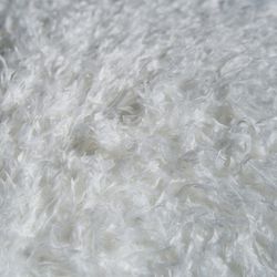 White polyester cushion, 44 x 44 x 10 cm | asira