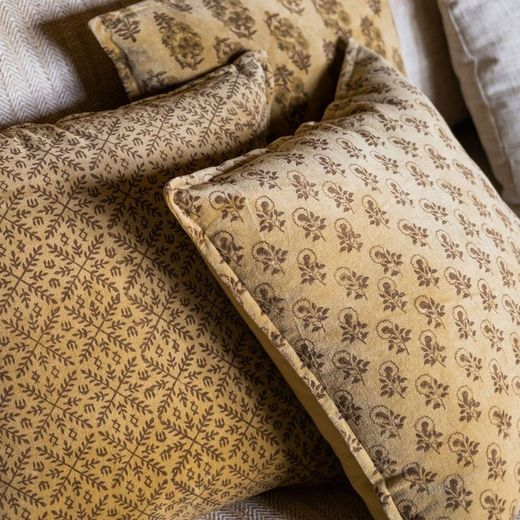 Coussin en velours moutarde, 45 x 45 x 10 cm | Rose