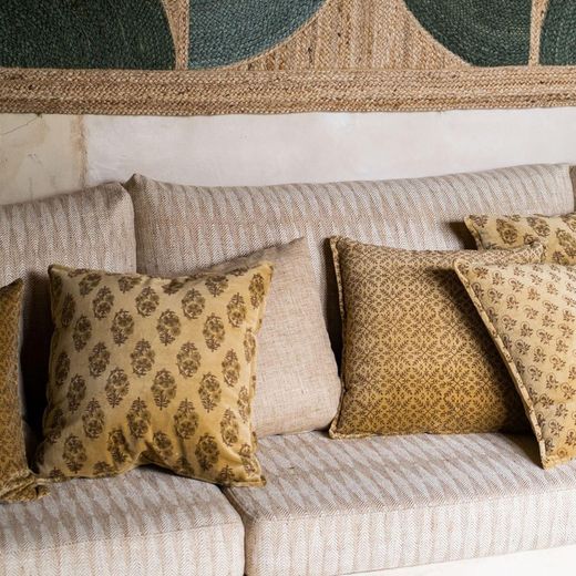 Coussin en velours moutarde, 45 x 45 x 10 cm | tournesol