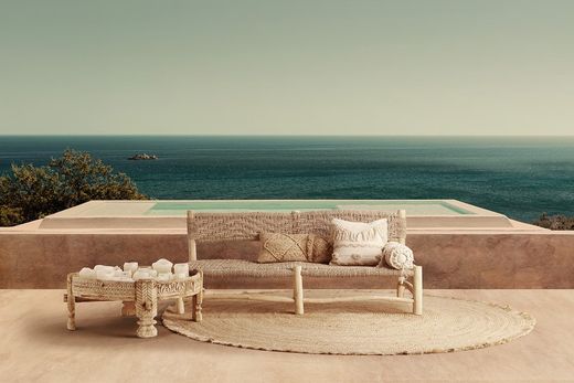 YAIRA Cushion in Natural Jute and White Cotton, 43x14x43 cm.