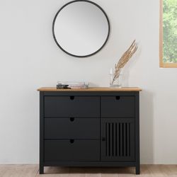 Chambre à coucher, commode et petite table | Brune