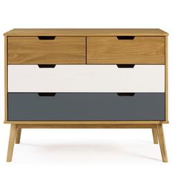 Chambre à coucher, commode et petite table | Cuzco