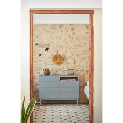 Cómoda de madera en gris perla, 120 x 40 x 90 cm | Corvo