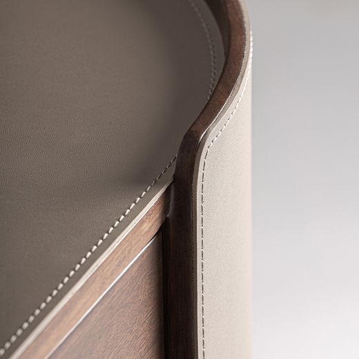 Cómoda de madera y piel sintética en marrón y beige, 140 x 45 x 75 cm | Kandern